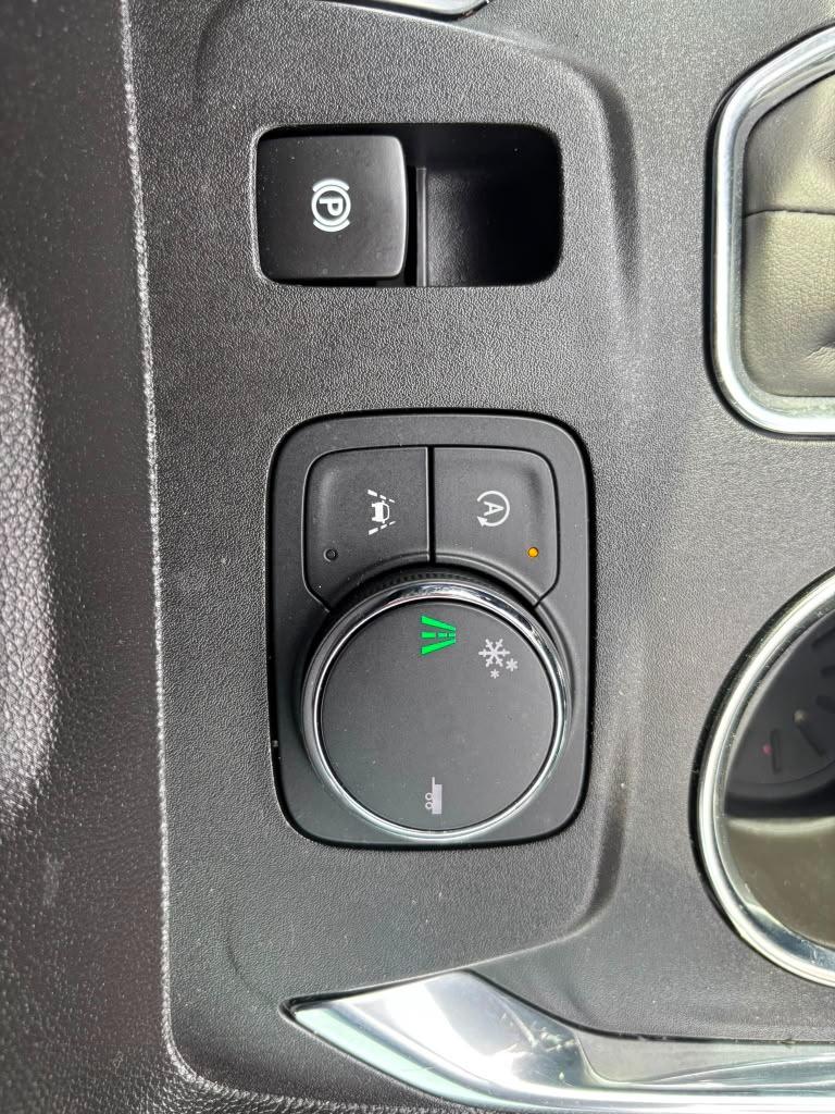 2023 Chevrolet Traverse - $25,900