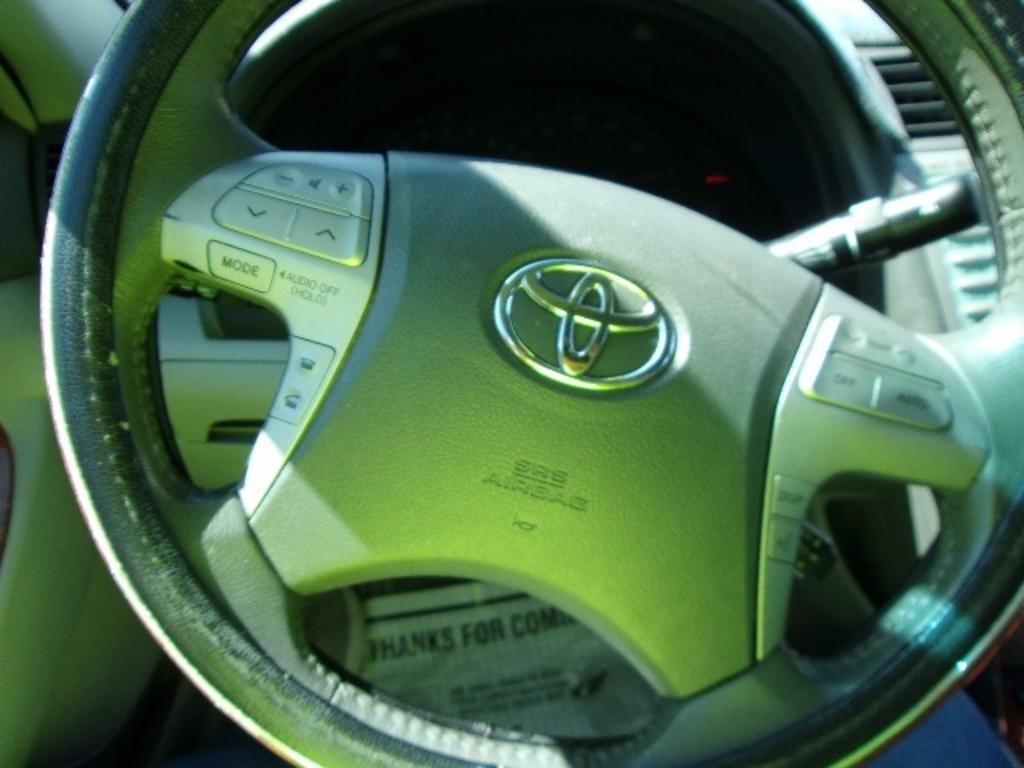 2009 Toyota Camry LE V6 photo