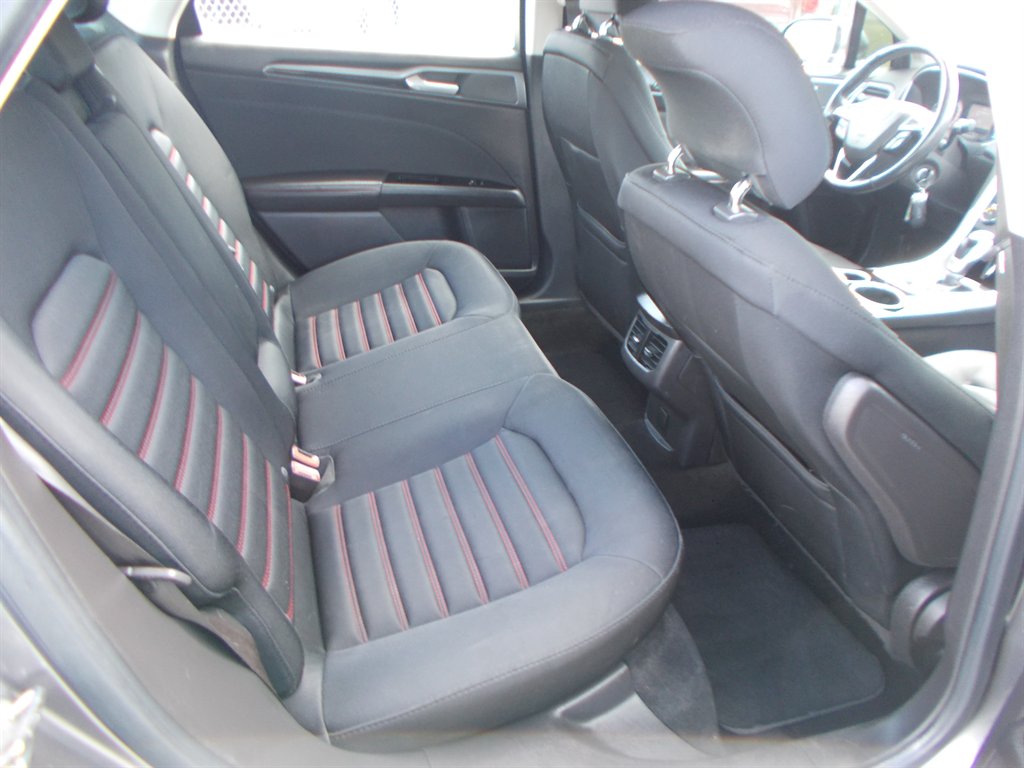 2013 Ford Fusion SE photo