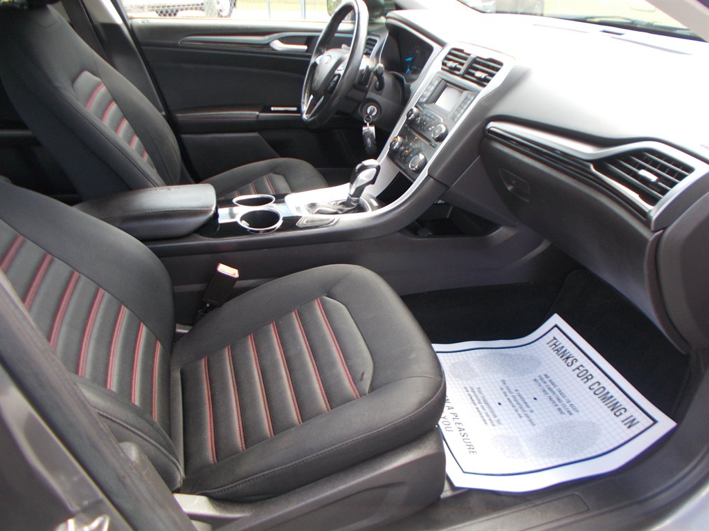 2013 Ford Fusion SE photo