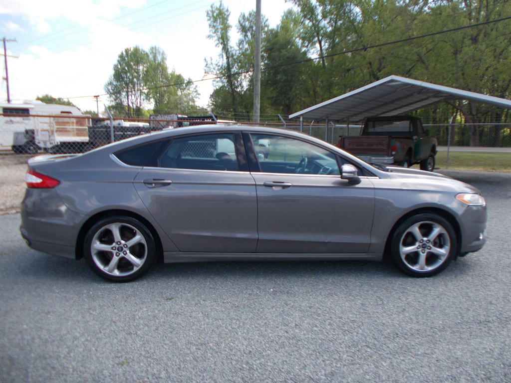 2013 Ford Fusion SE photo