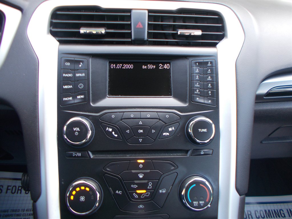 2013 Ford Fusion SE photo