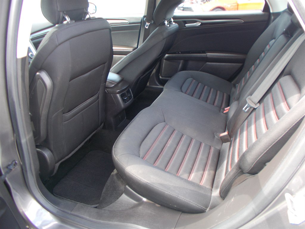 2013 Ford Fusion SE photo