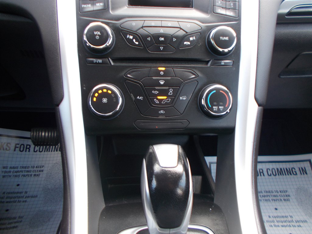 2013 Ford Fusion SE photo