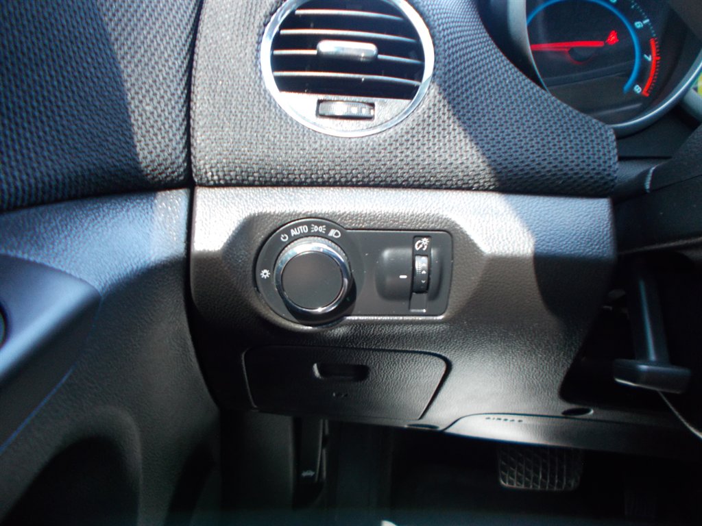 2015 Chevrolet Cruze - $10,500