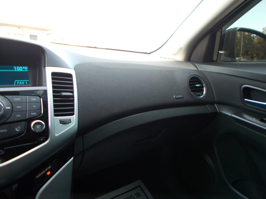 2015 Chevrolet Cruze - $10,500