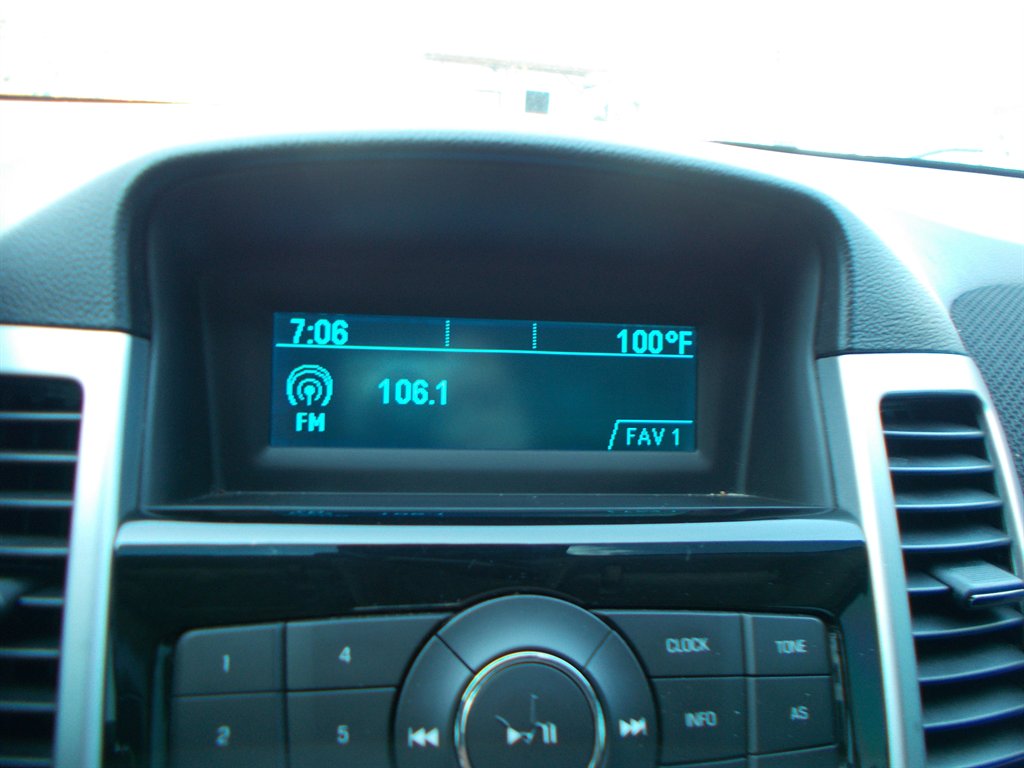 2015 Chevrolet Cruze - $10,500