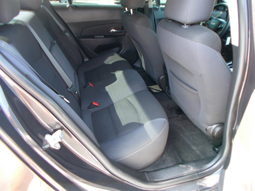 2015 Chevrolet Cruze - $10,500