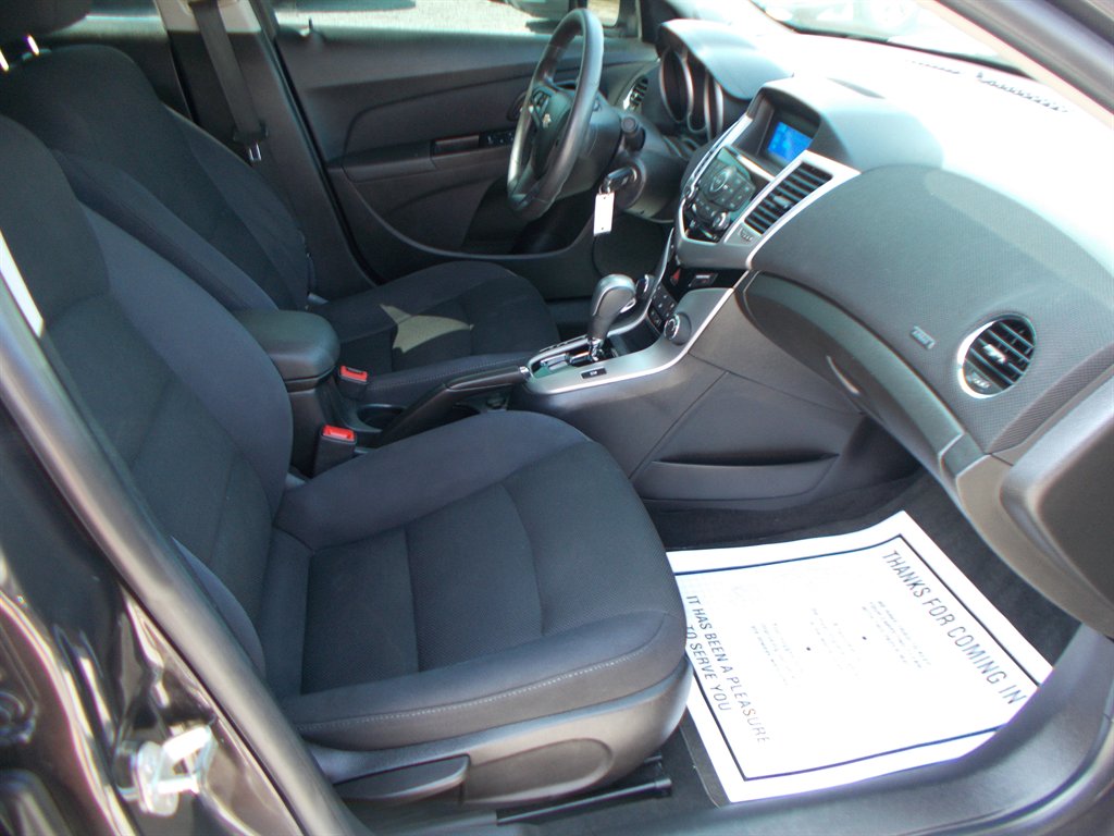2015 Chevrolet Cruze - $10,500