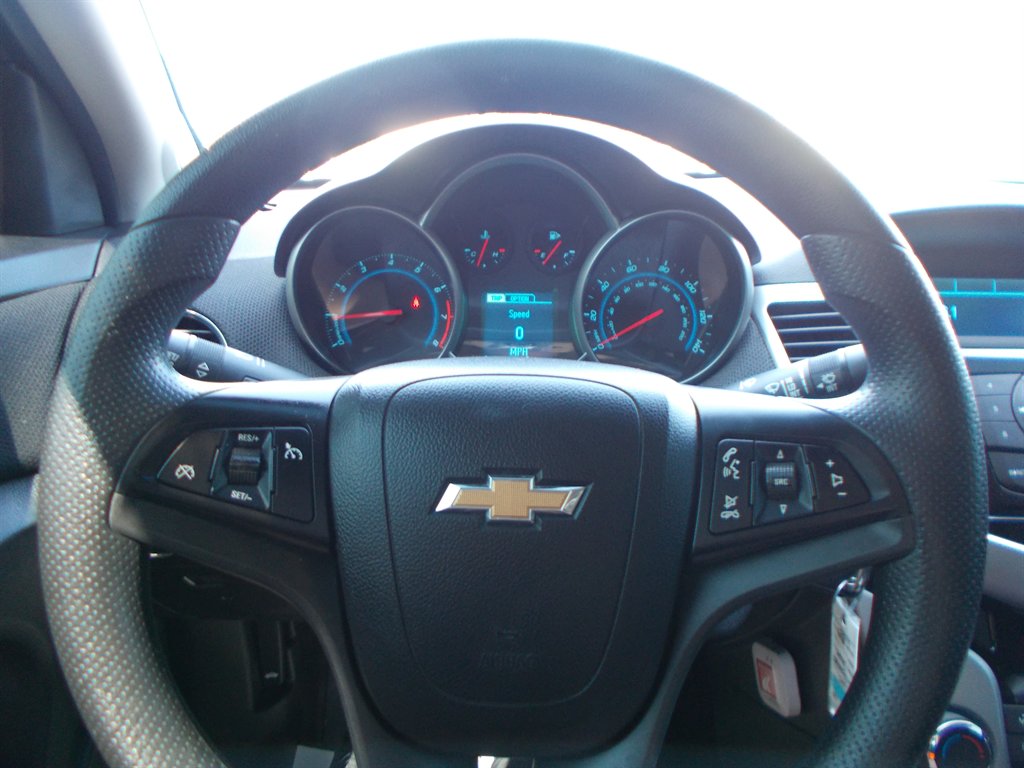2015 Chevrolet Cruze - $10,500