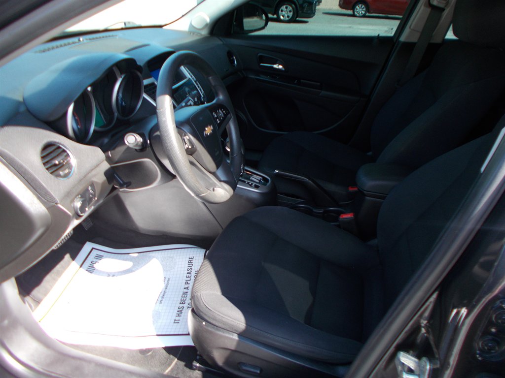 2015 Chevrolet Cruze - $10,500