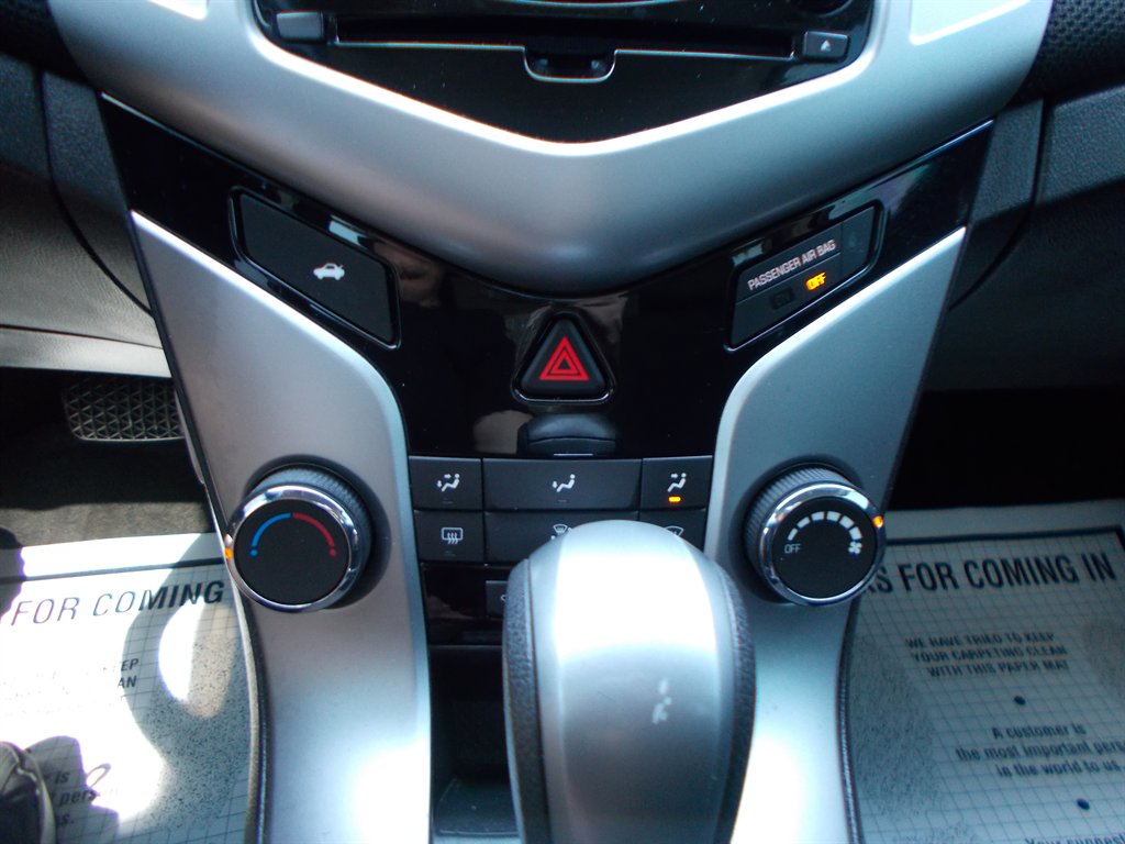 2015 Chevrolet Cruze - $10,500