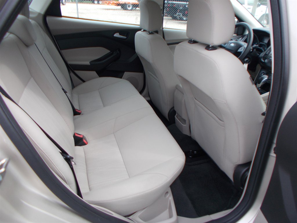2017 Ford Focus - $10,500