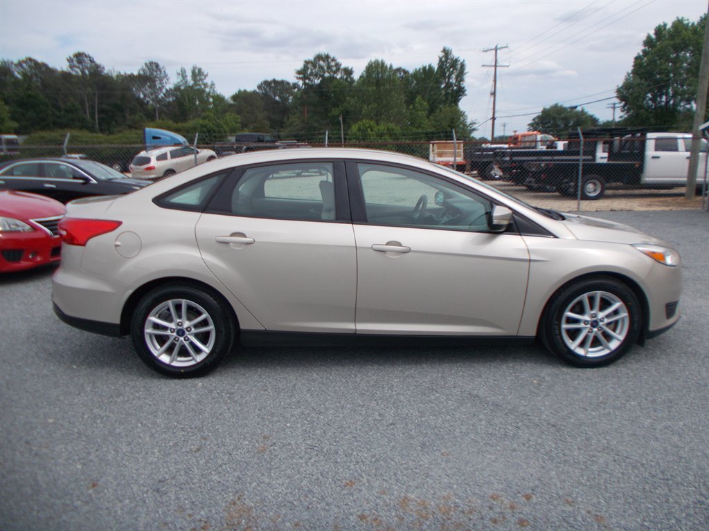 2017 Ford Focus - $10,500