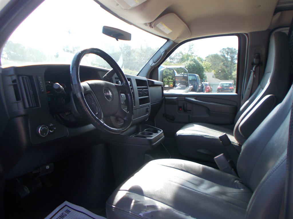 2011 GMC Savana 2500 2500 photo