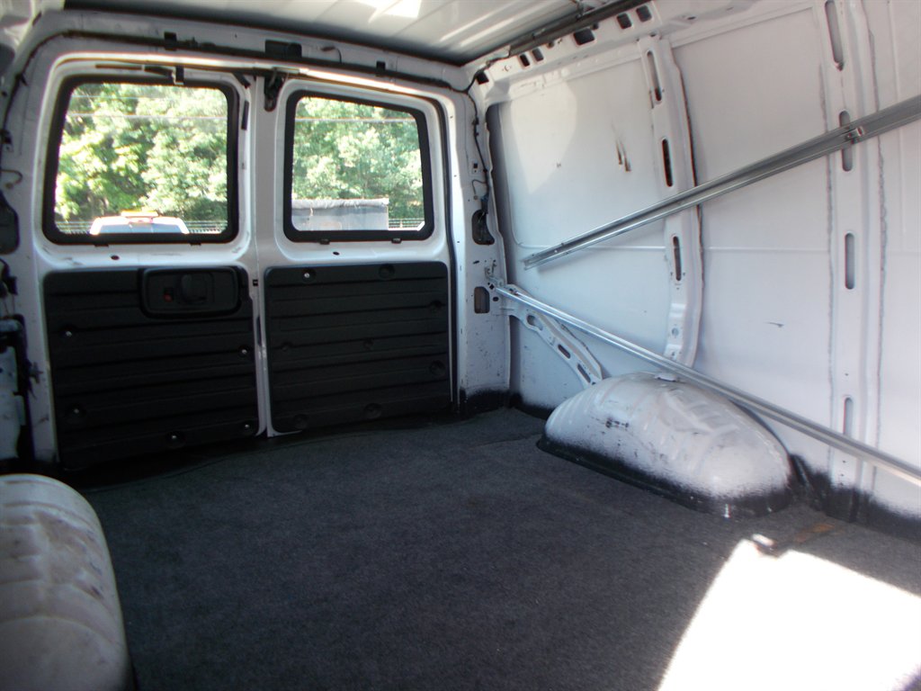 2011 GMC Savana 2500 2500 photo