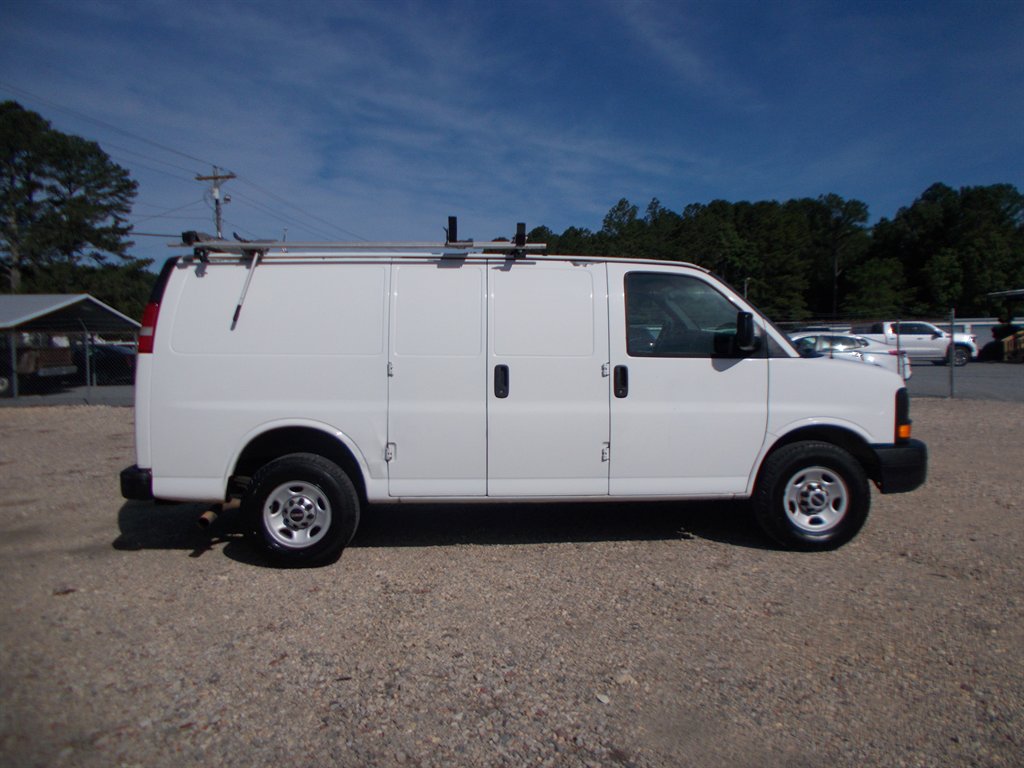 2011 GMC Savana 2500 2500 photo