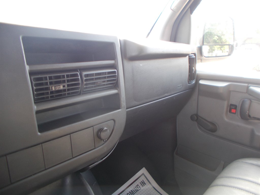 2011 GMC Savana 2500 2500 photo