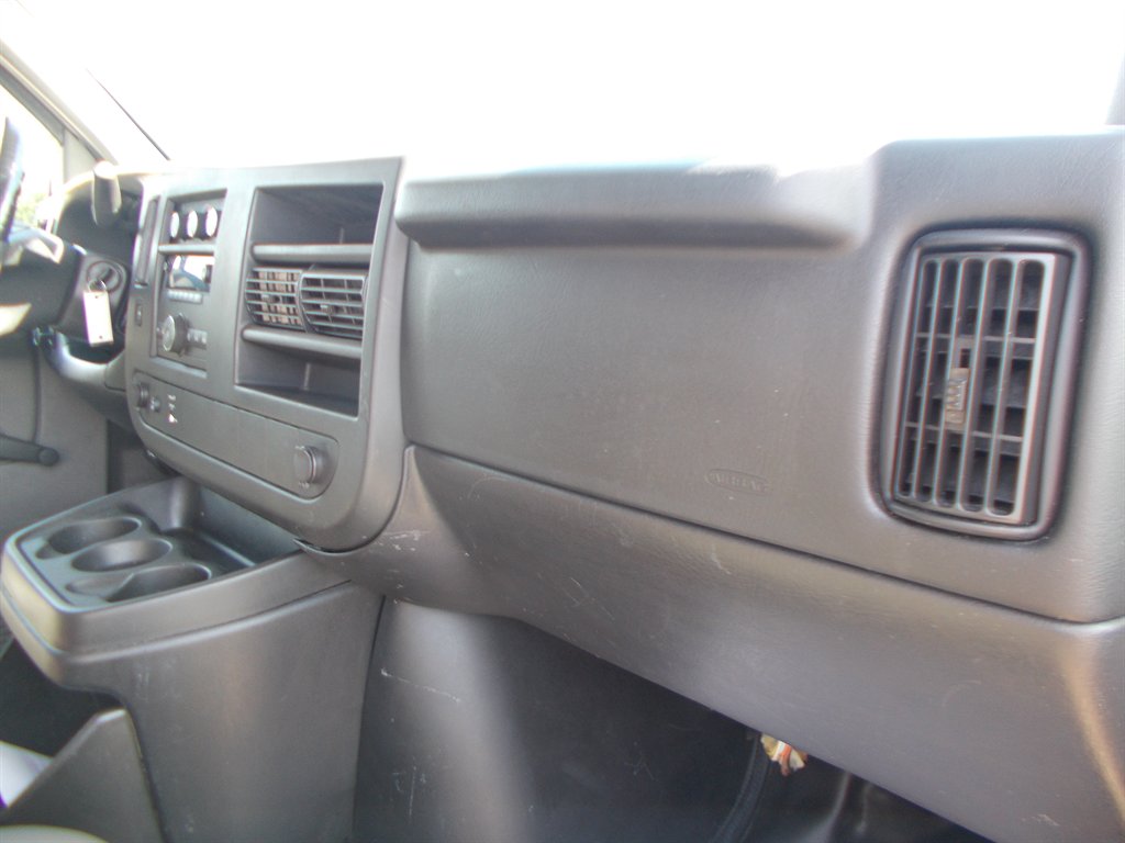 2011 GMC Savana 2500 2500 photo