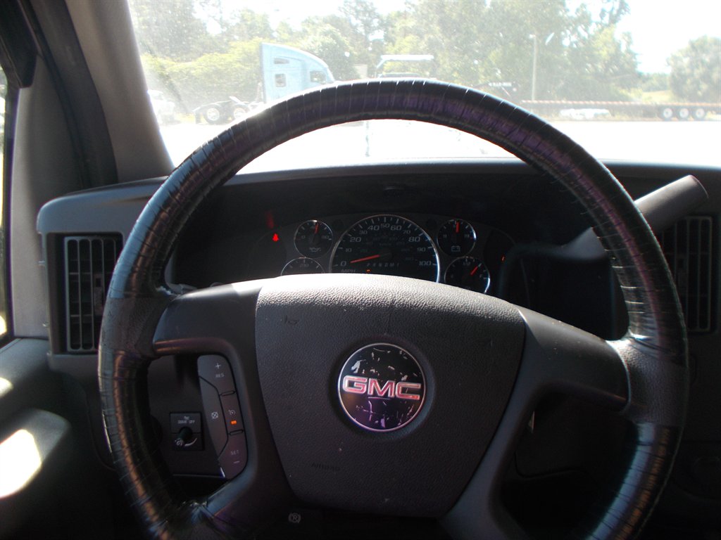 2011 GMC Savana 2500 2500 photo