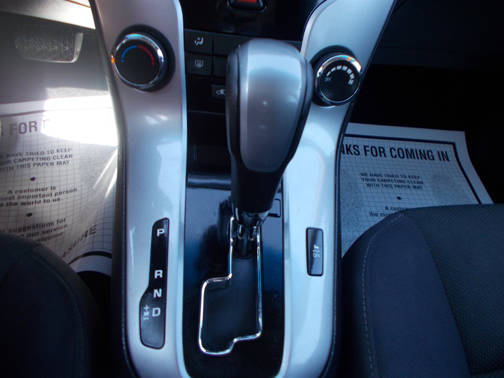 2014 Chevrolet Cruze - $10,500