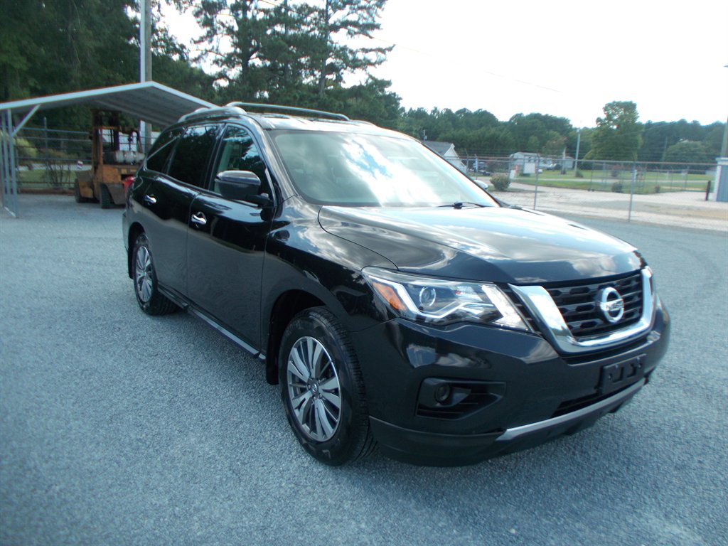 2020 Nissan Pathfinder - $13,000