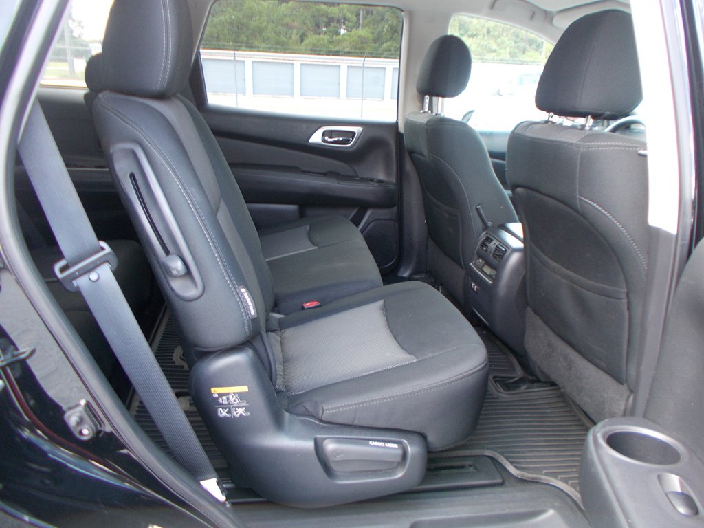 2020 Nissan Pathfinder - $13,000