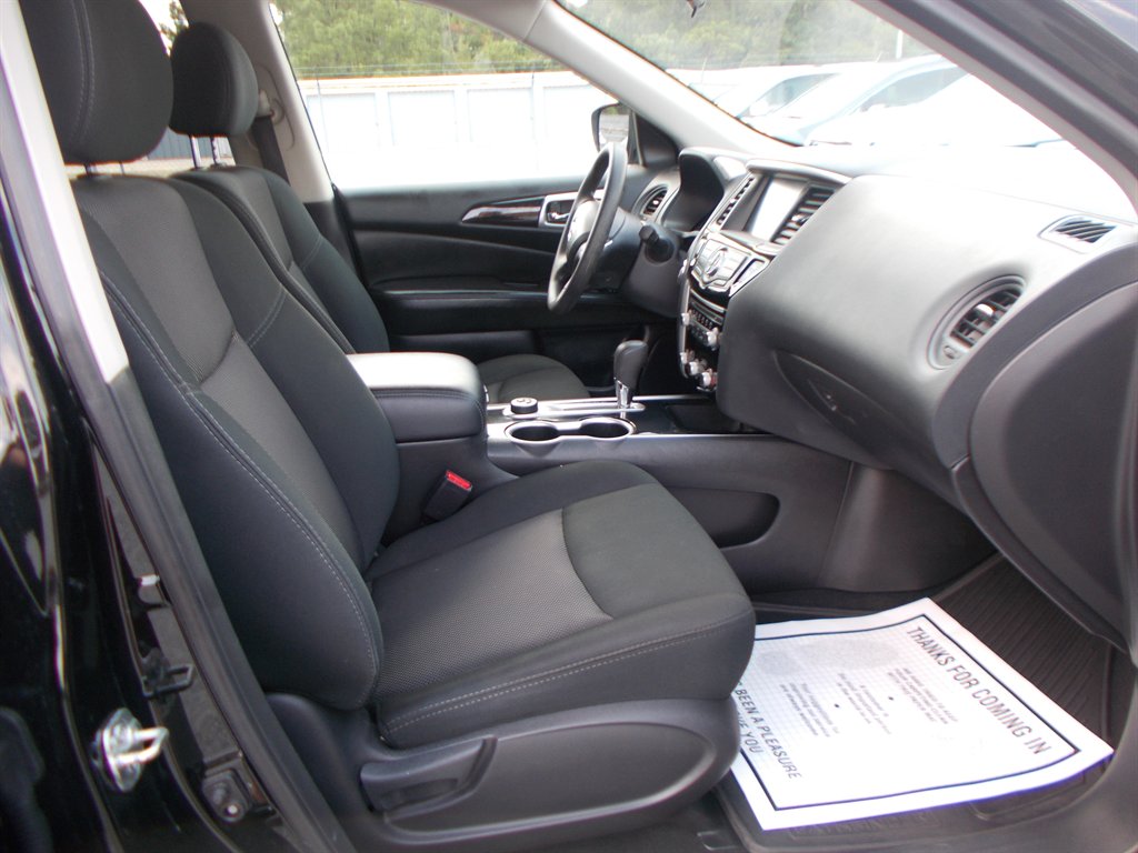 2020 Nissan Pathfinder - $13,000