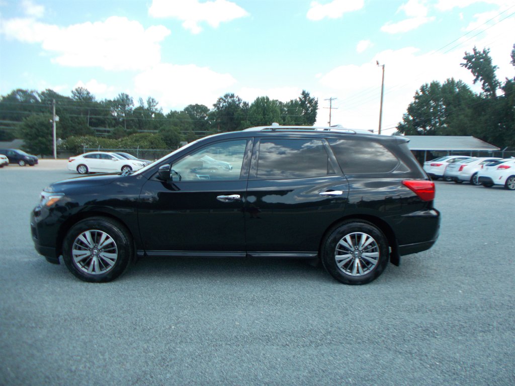 2020 Nissan Pathfinder - $13,000