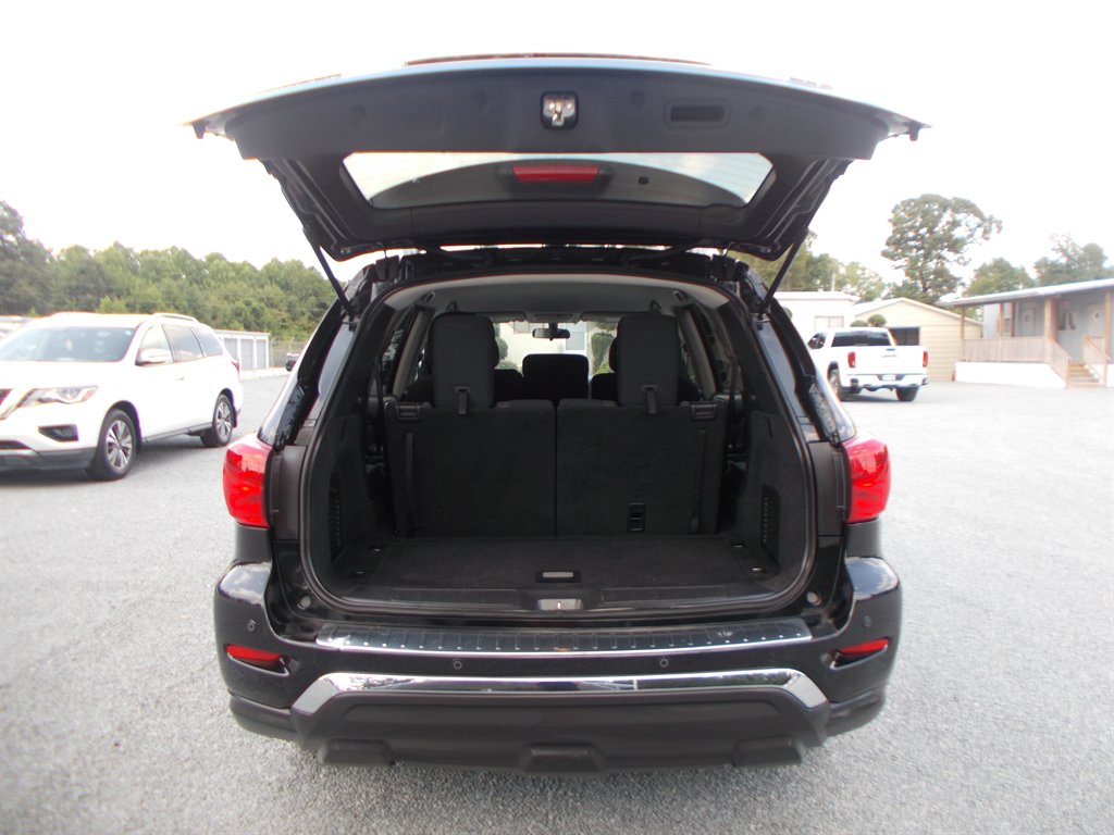 2020 Nissan Pathfinder - $13,000