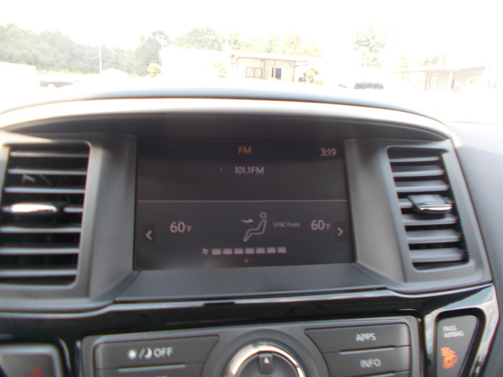 2020 Nissan Pathfinder - $13,000