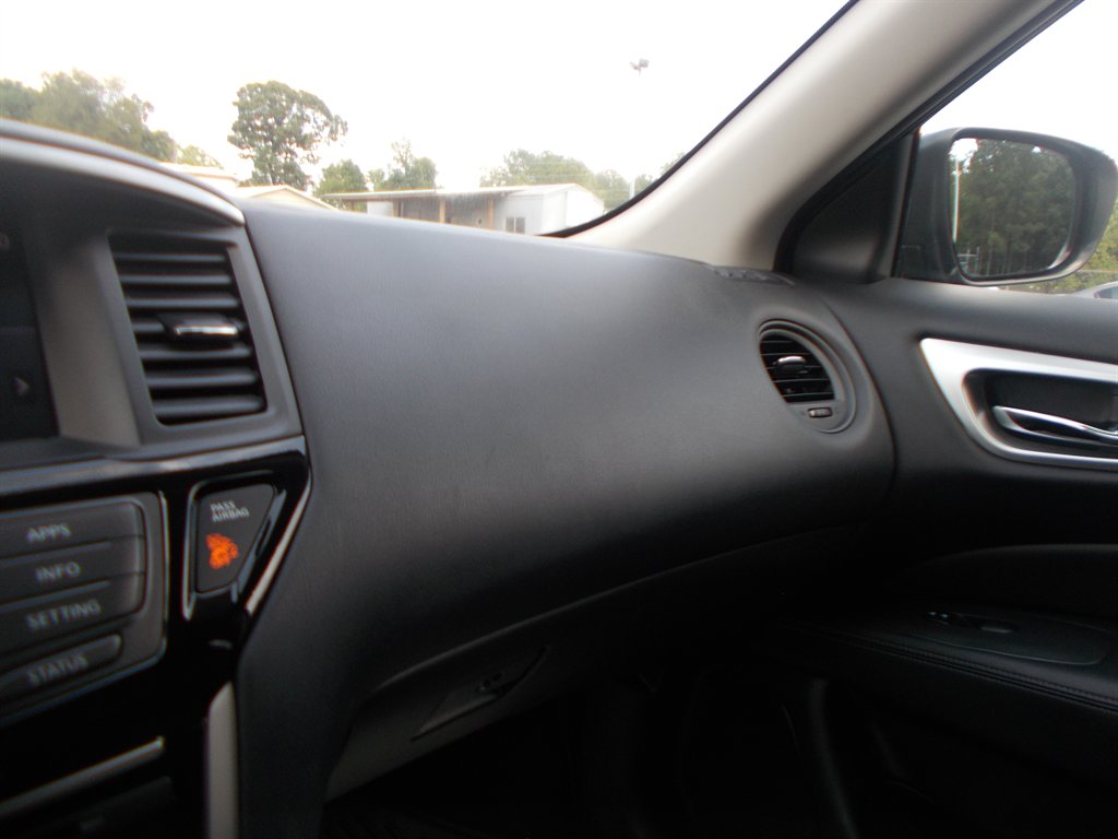 2020 Nissan Pathfinder - $13,000