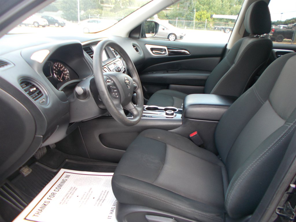 2020 Nissan Pathfinder - $13,000