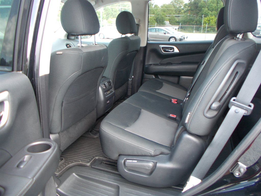 2020 Nissan Pathfinder - $13,000
