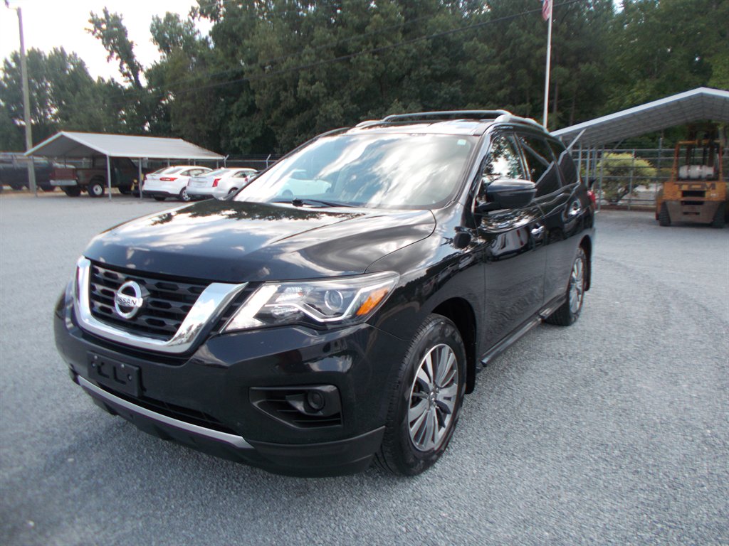 2020 Nissan Pathfinder - $13,000