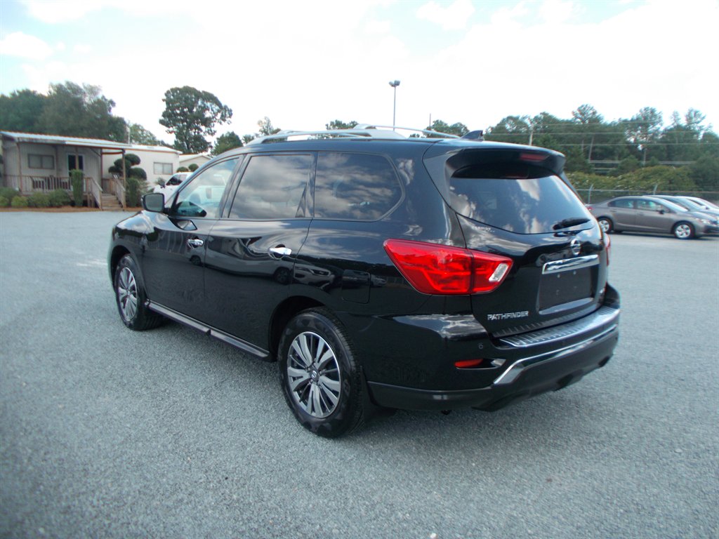 2020 Nissan Pathfinder - $13,000