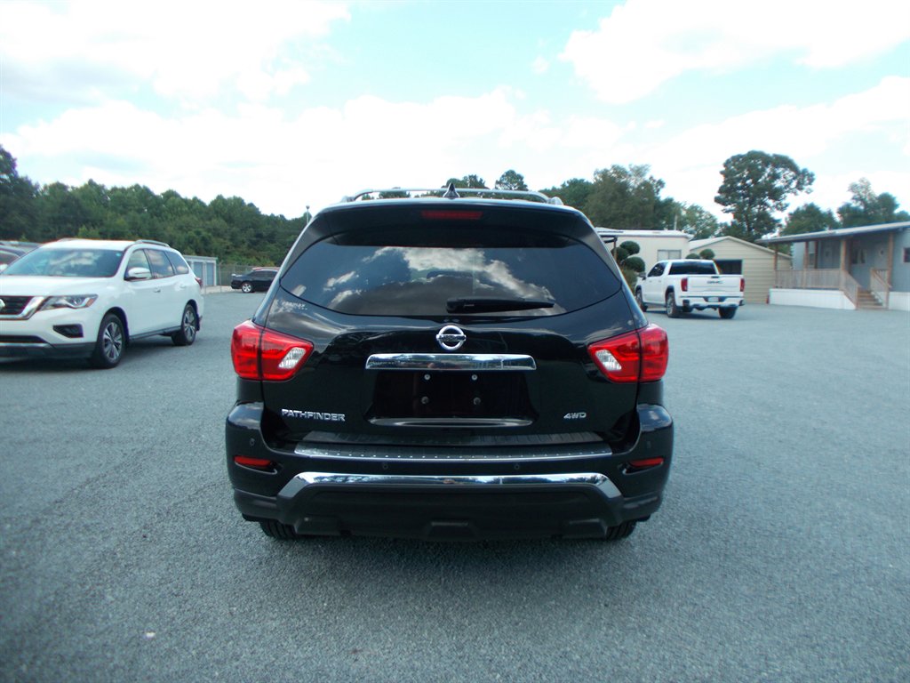 2020 Nissan Pathfinder - $13,000
