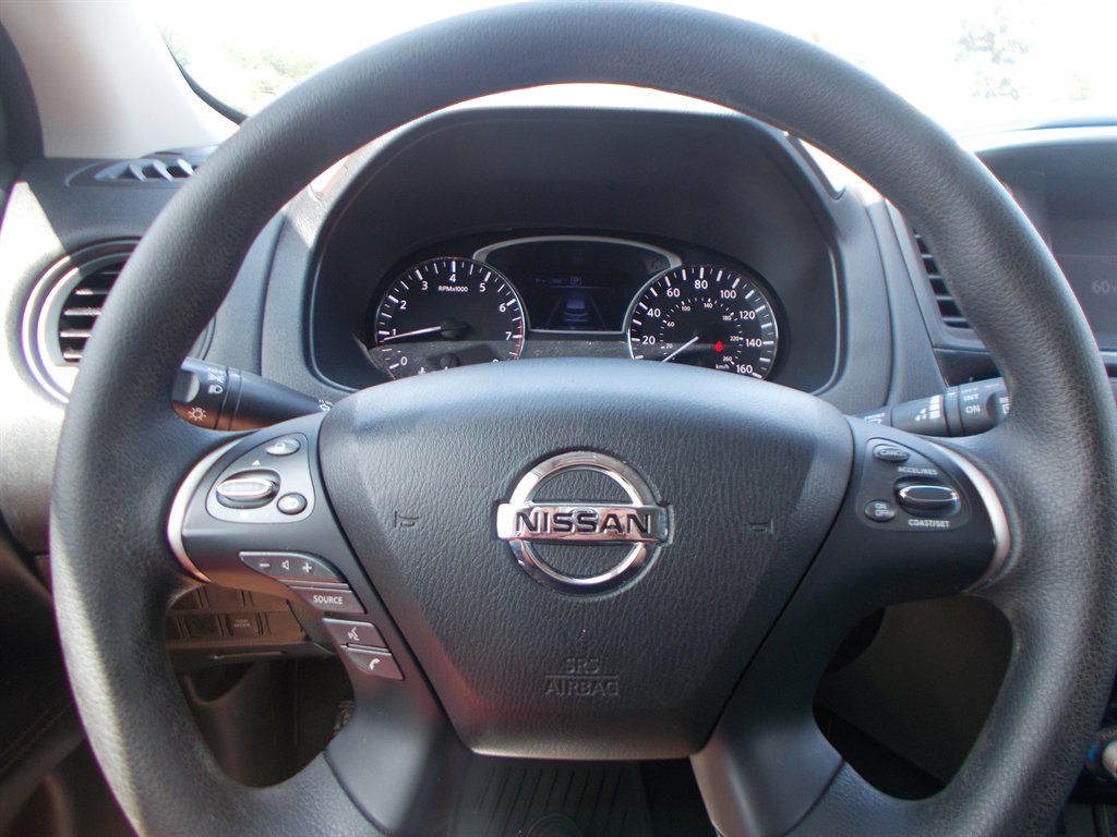 2020 Nissan Pathfinder - $13,000