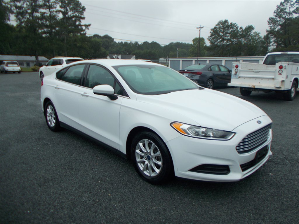 2016 Ford Fusion - $10,500