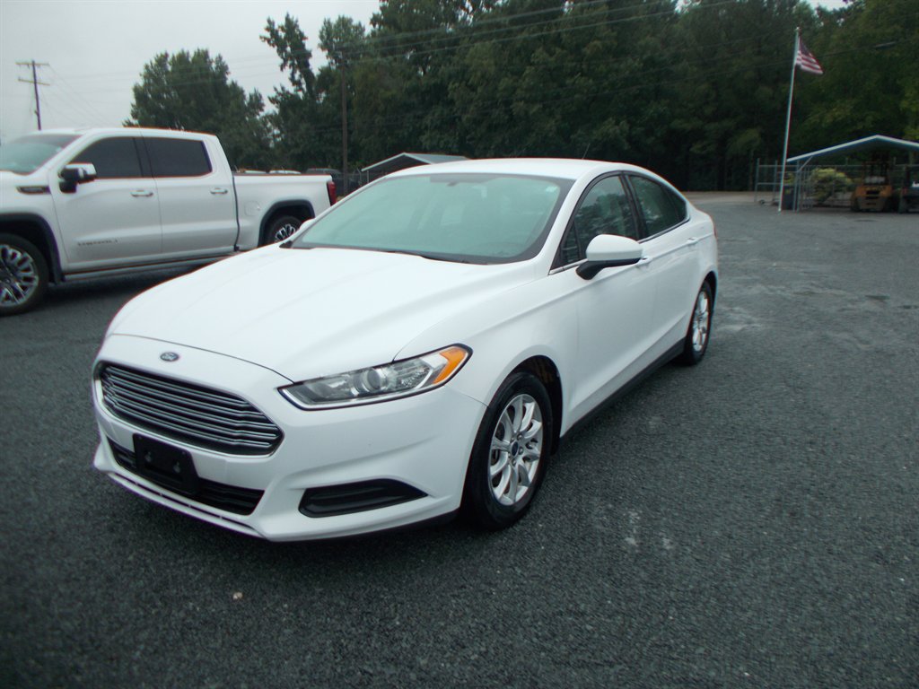 2016 Ford Fusion - $10,500