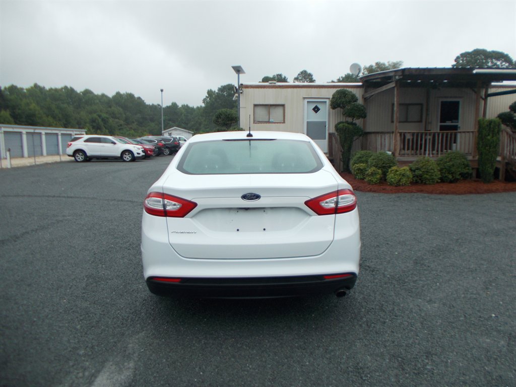 2016 Ford Fusion - $10,500
