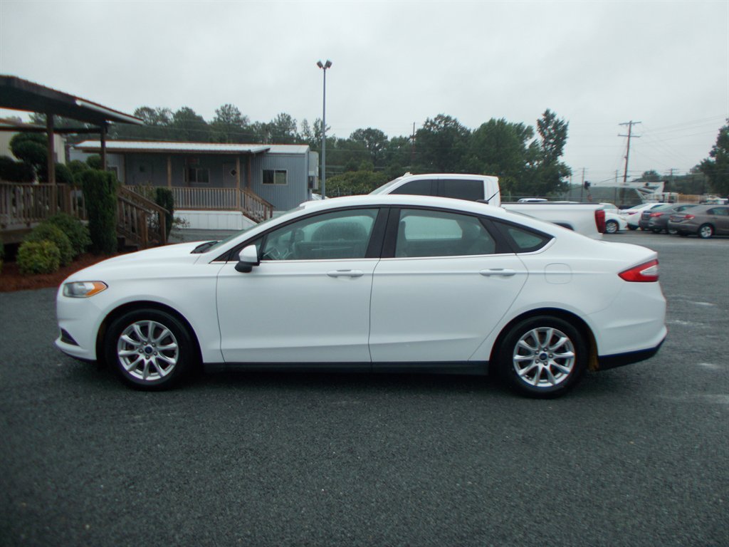 2016 Ford Fusion - $10,500