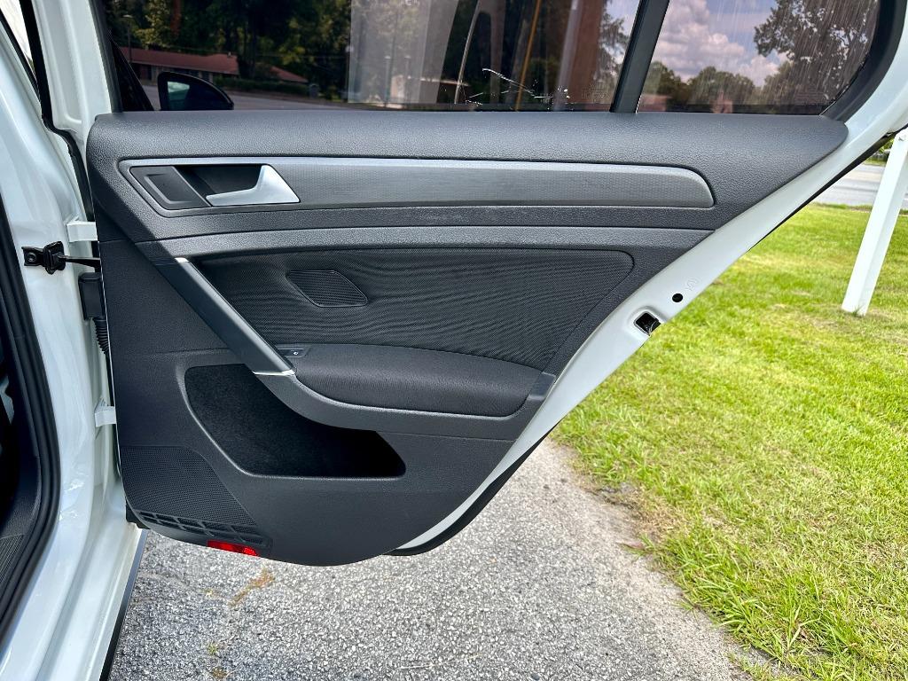 2021 Volkswagen Golf - $25,500