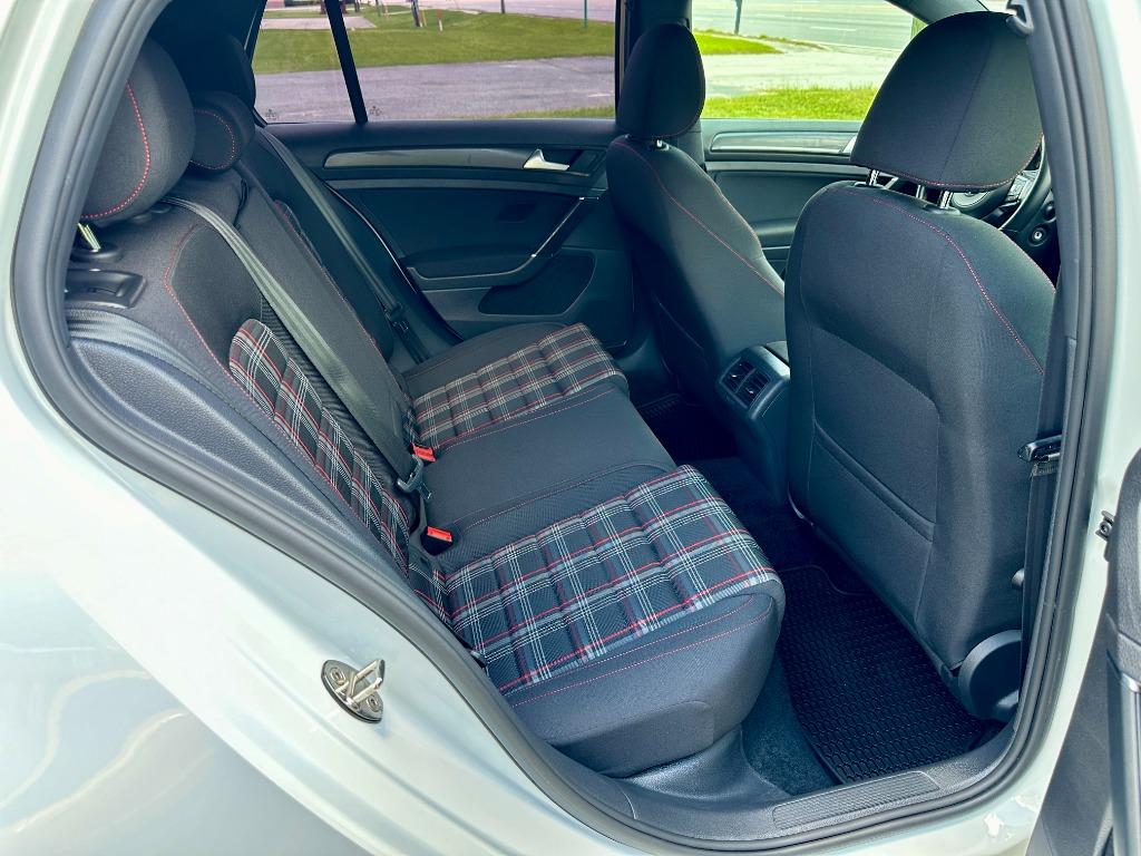 2021 Volkswagen Golf - $25,500