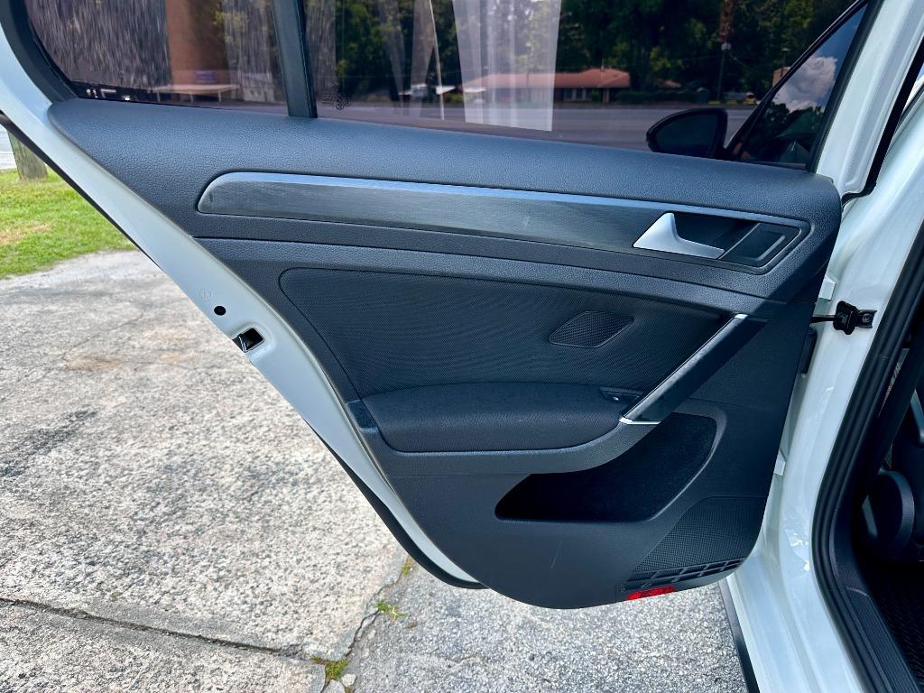 2021 Volkswagen Golf - $25,500