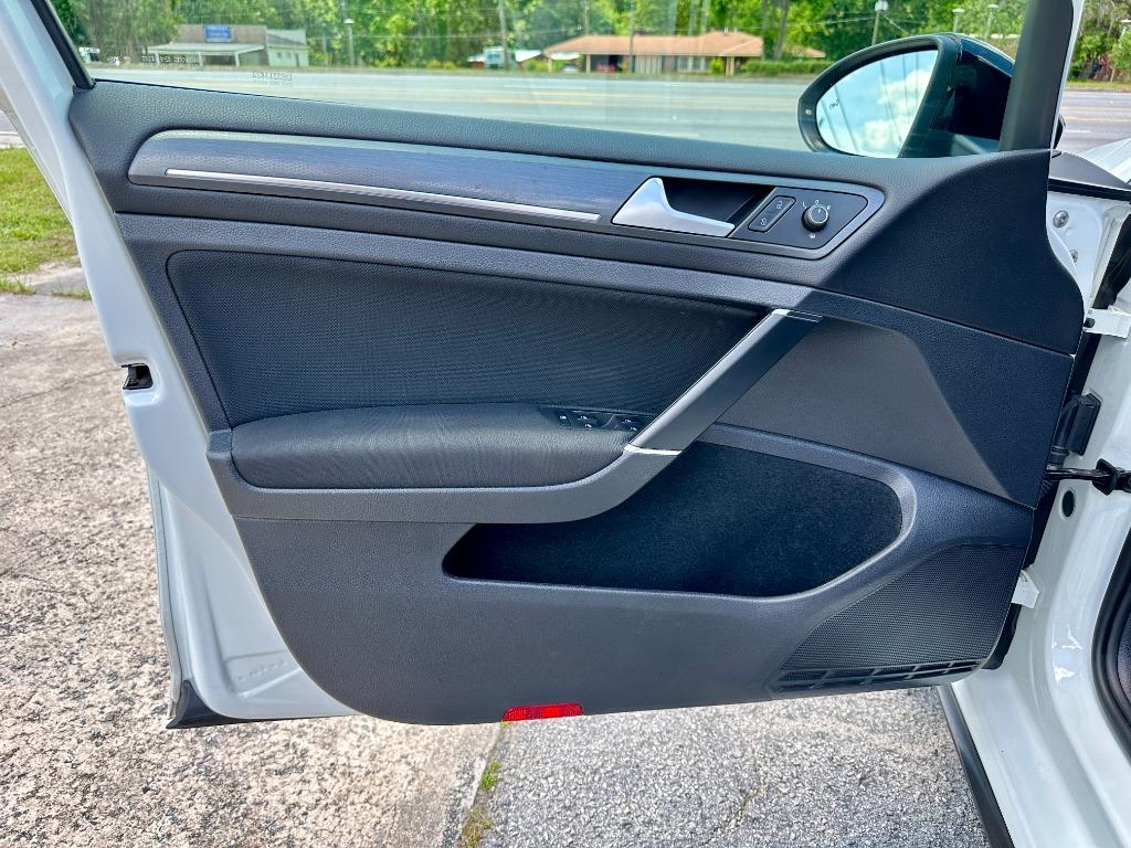 2021 Volkswagen Golf - $25,500