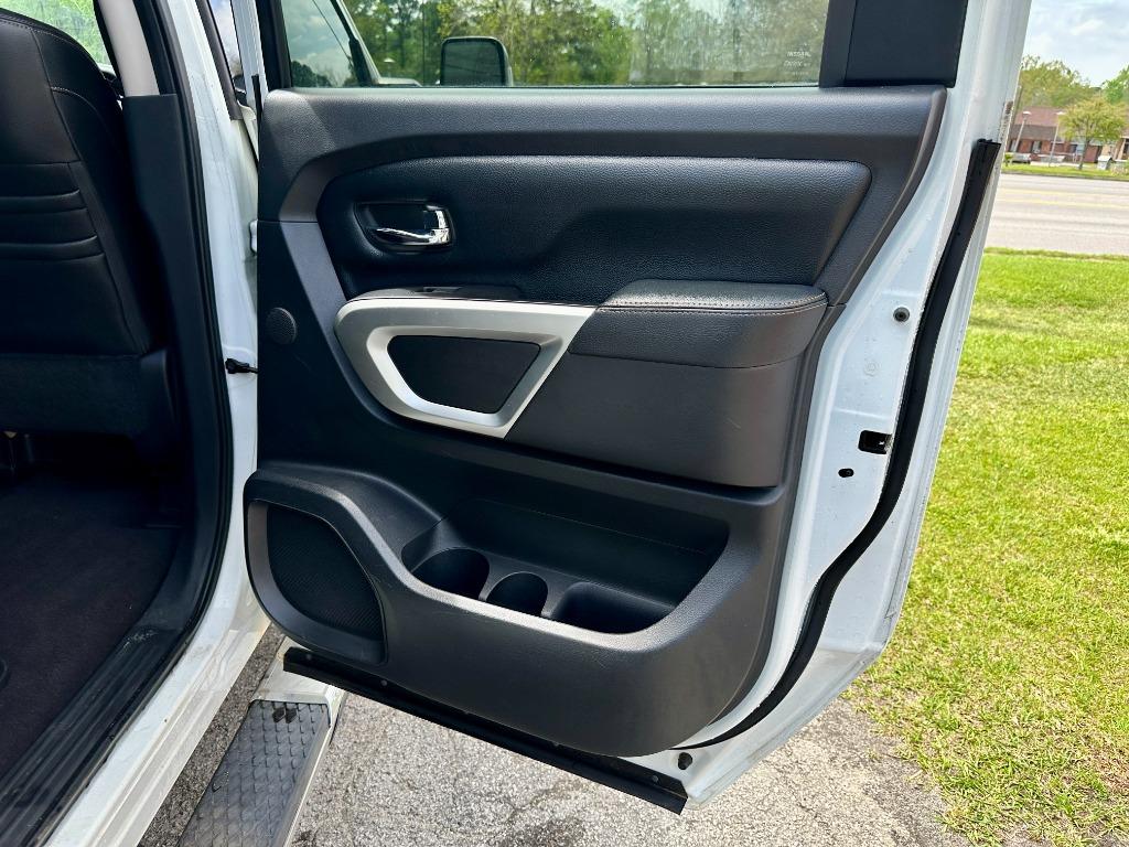 2017 Nissan Titan XD SL photo