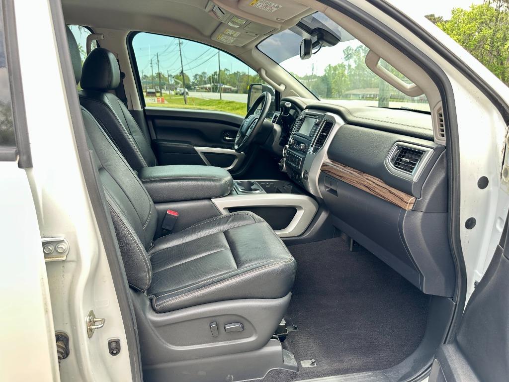 2017 Nissan Titan XD SL photo