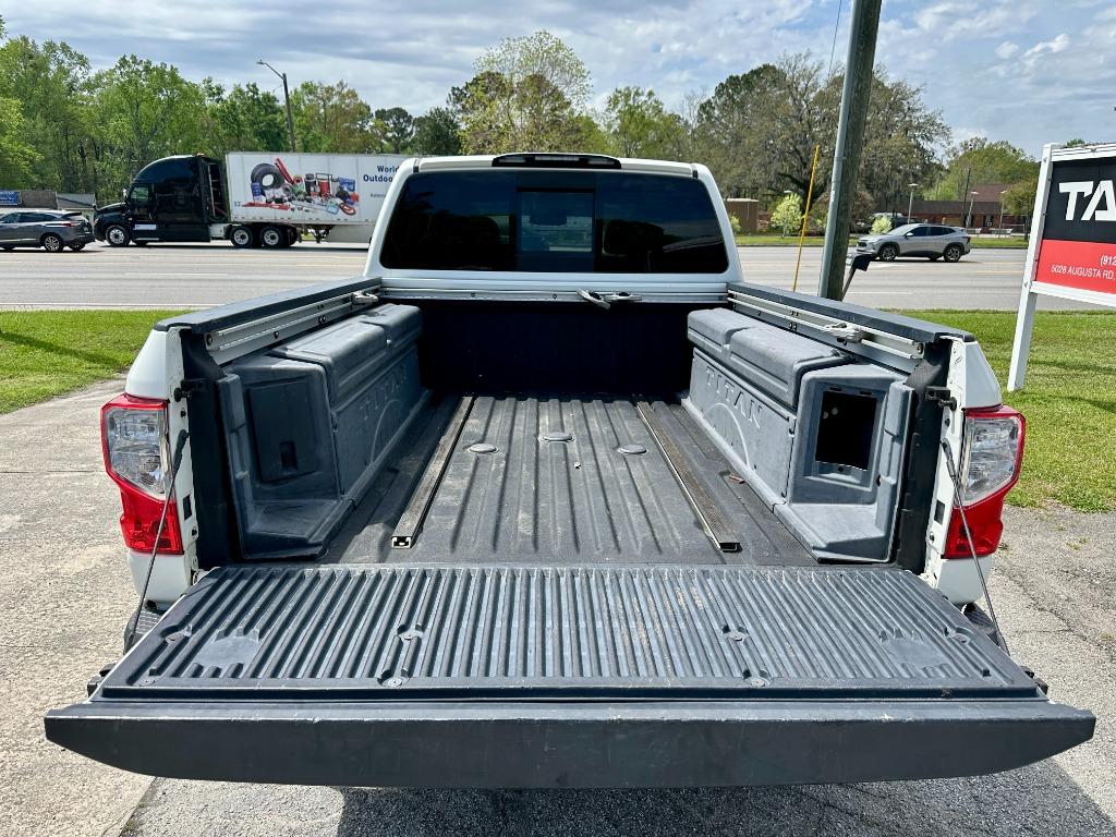 2017 Nissan Titan XD SL photo