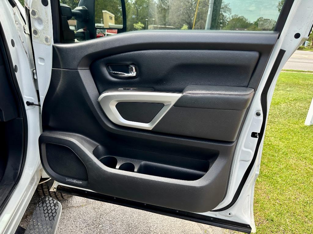 2017 Nissan Titan XD SL photo